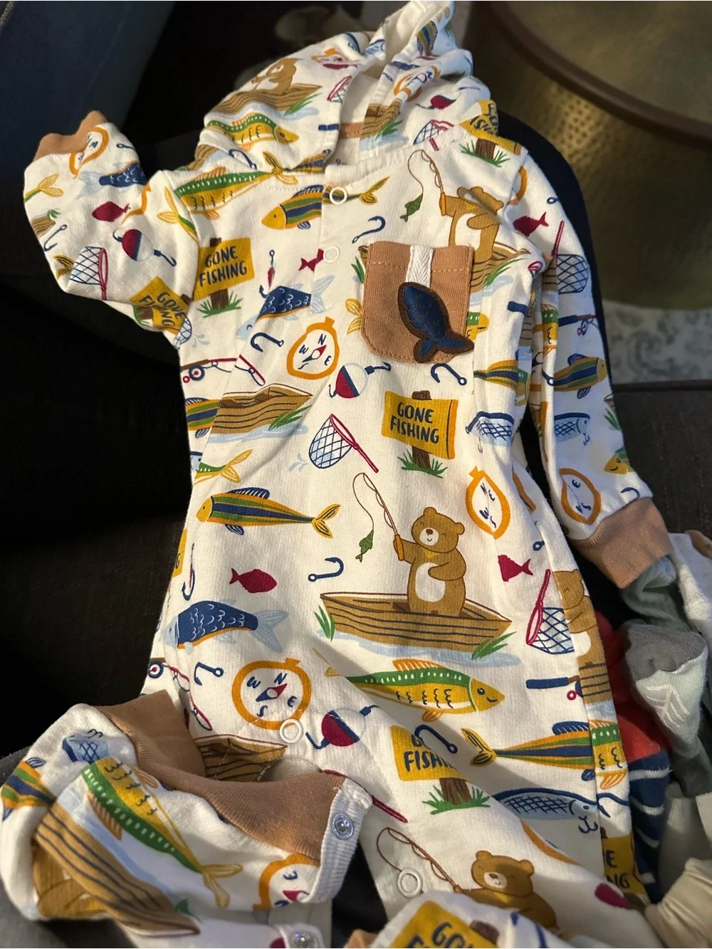 Lot of 8 baby pieces size 6-9 and 9M